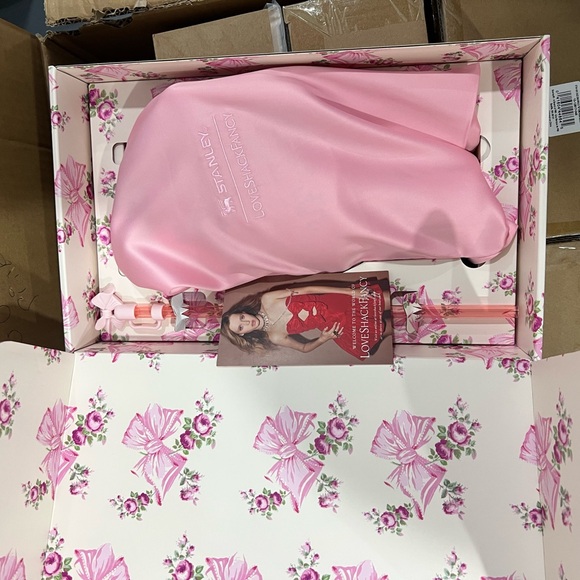 Stanley love shack fancy 40oz pink - Picture 2 of 4